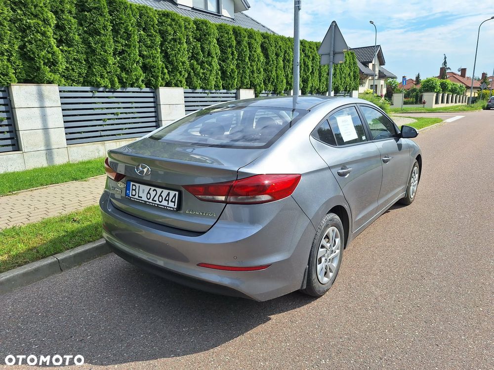 Hyundai Elantra - 2