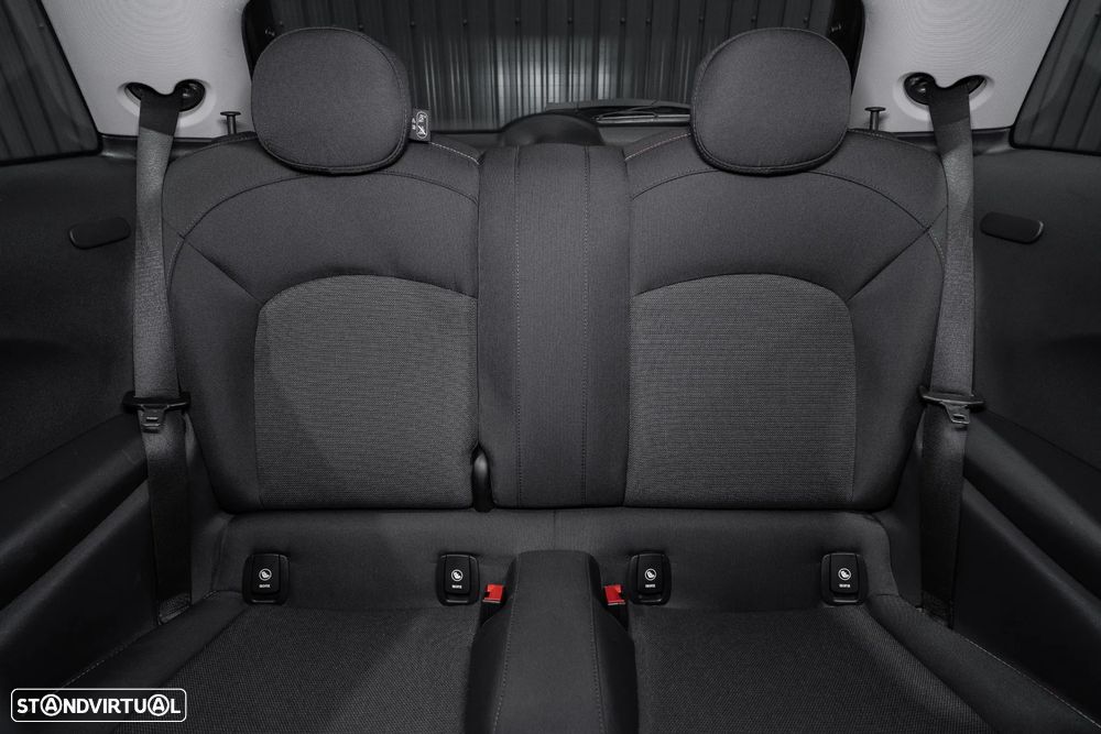MINI 3 Portas One - 23