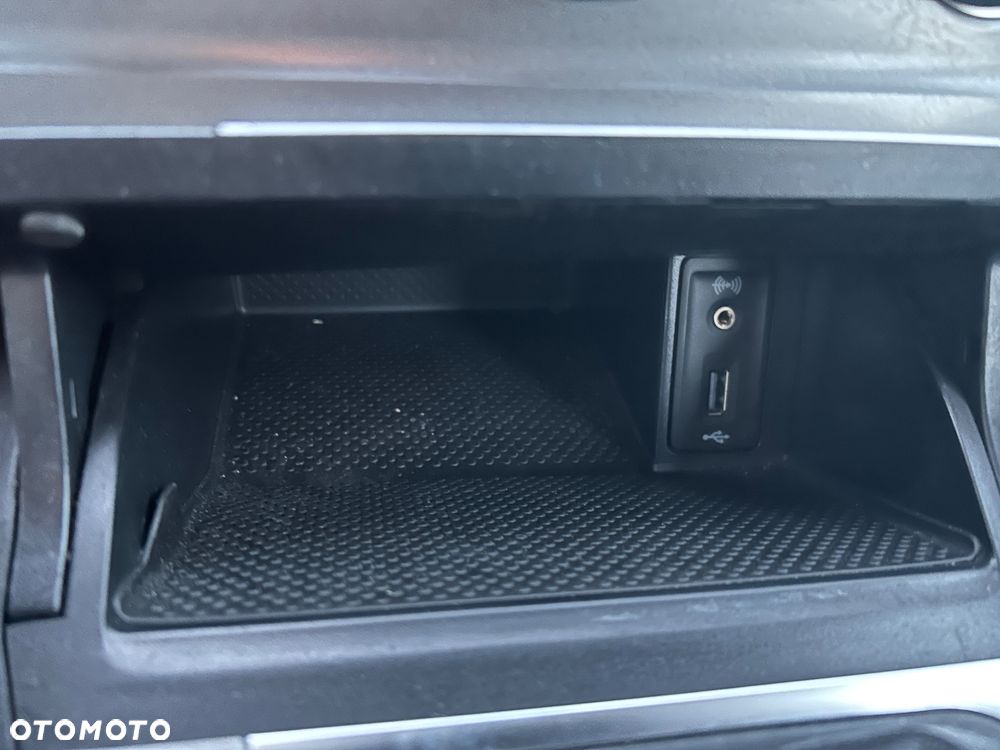 Volkswagen Golf - 33