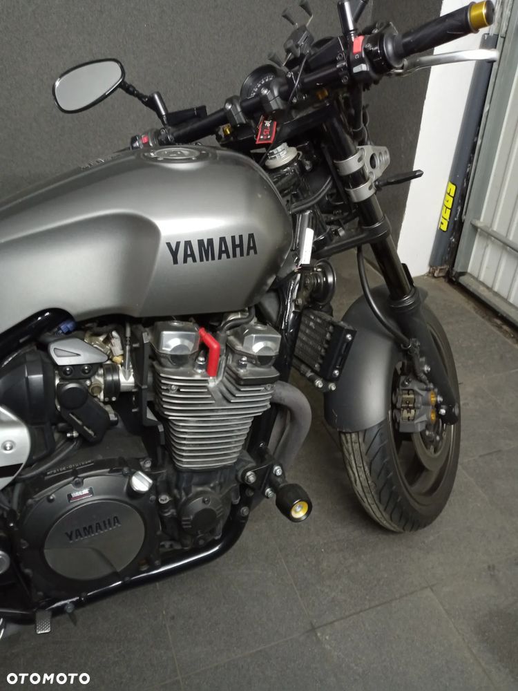 Yamaha XJR - 5