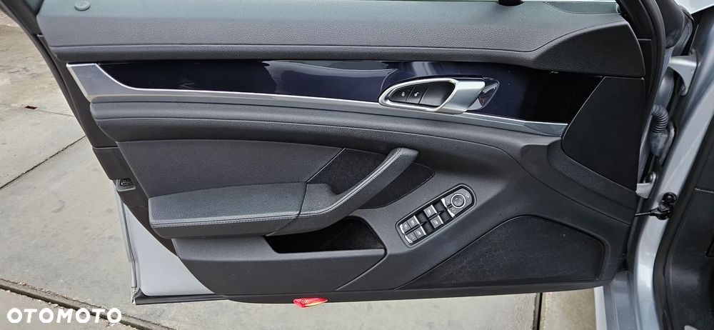 Porsche Panamera - 36