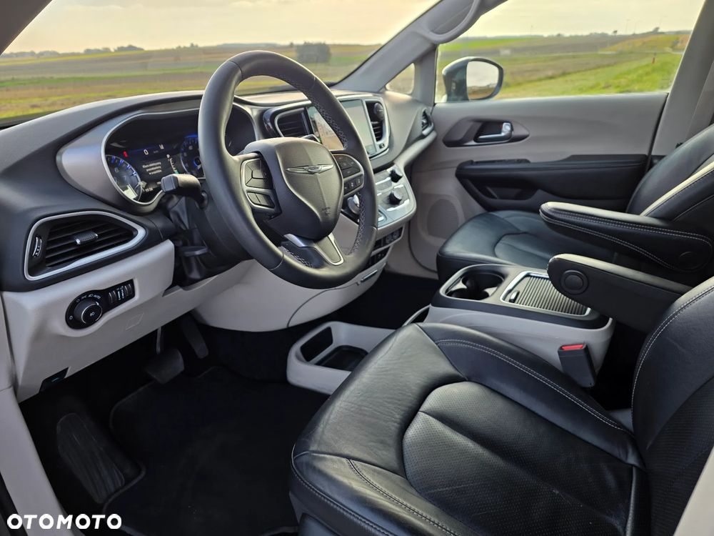 Chrysler Pacifica - 10