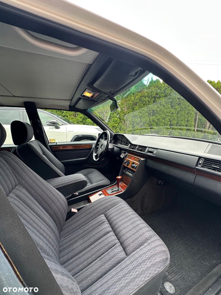 Mercedes-Benz W124 (1984-1993) - 32