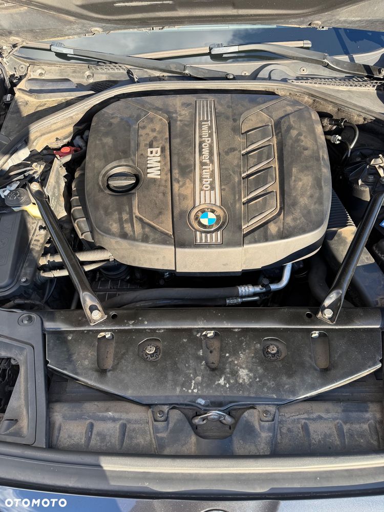 BMW Seria 5 525d - 23