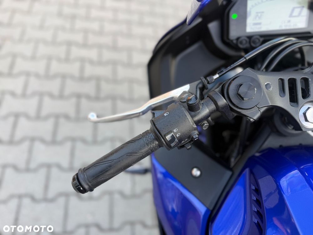 Yamaha R3 - 25