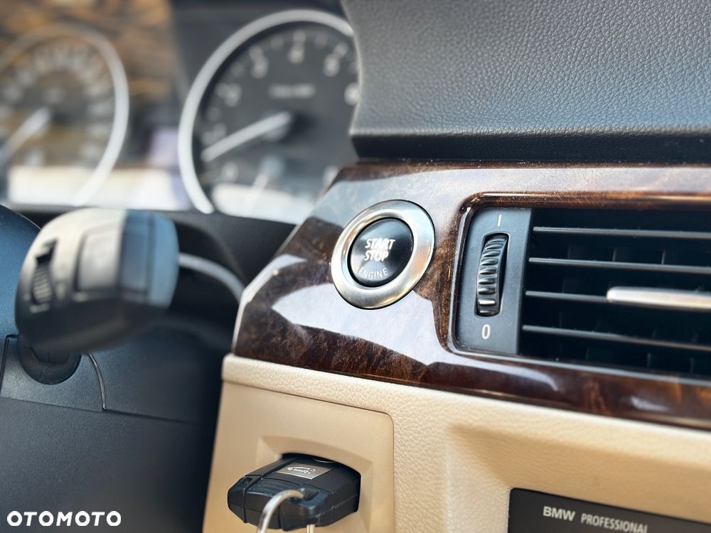 BMW Seria 3 325i - 27