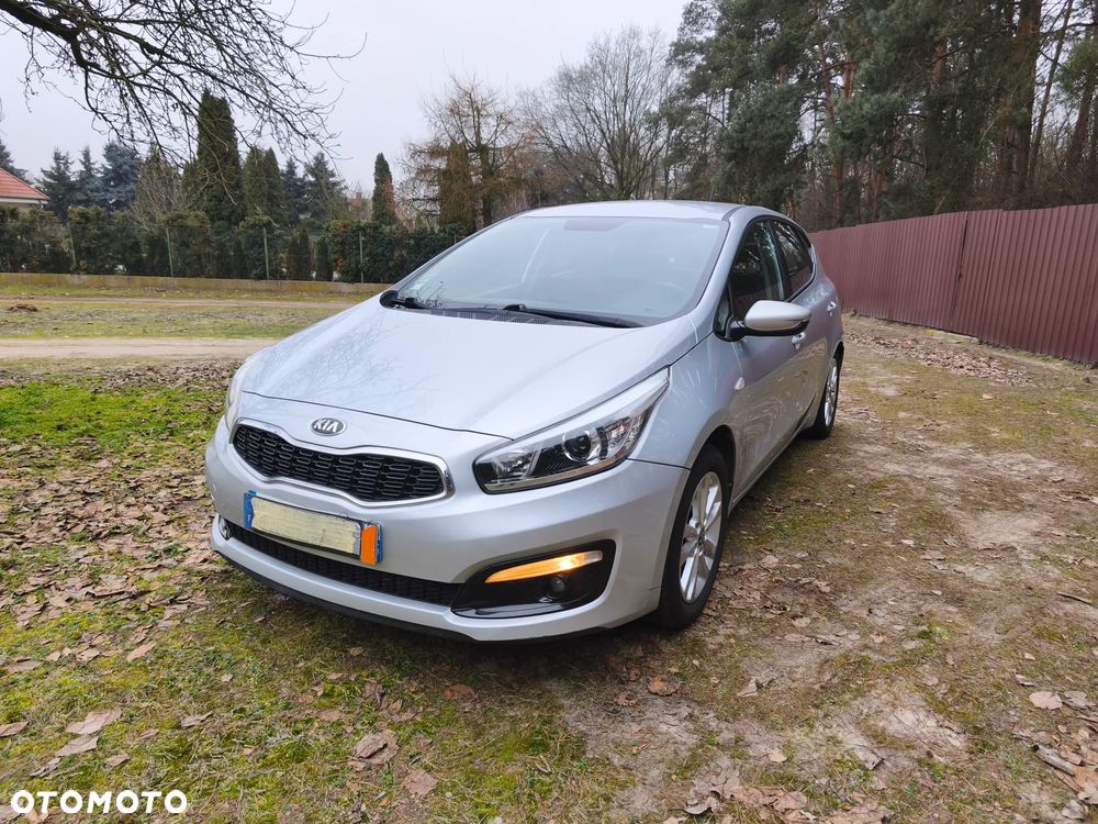 Kia Ceed 1.6 CRDi 136 ISG Dream-Team Edition - 1