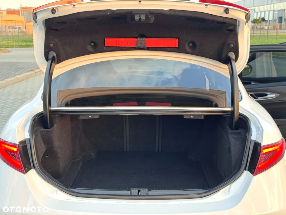 Alfa Romeo Giulia 2.2 Diesel AT8 Super - 13