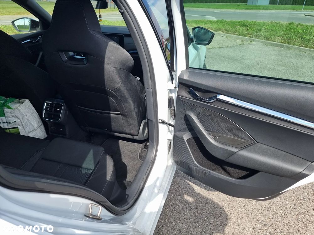 Skoda Octavia Combi 2.0 TDI DSG Ambition - 8