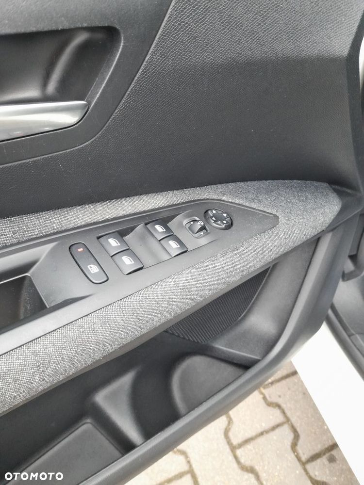 Peugeot 3008 1.5 BlueHDi Active S&S EAT8 - 8