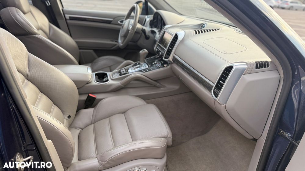 Porsche Cayenne 3.0 L V6 - 9