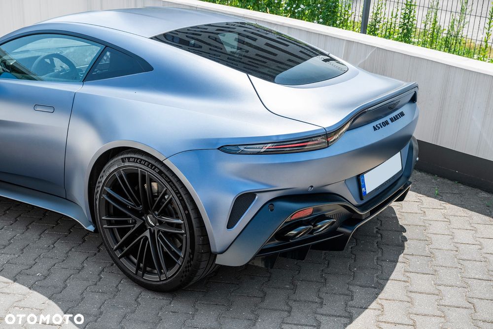 Aston Martin Vantage - 7
