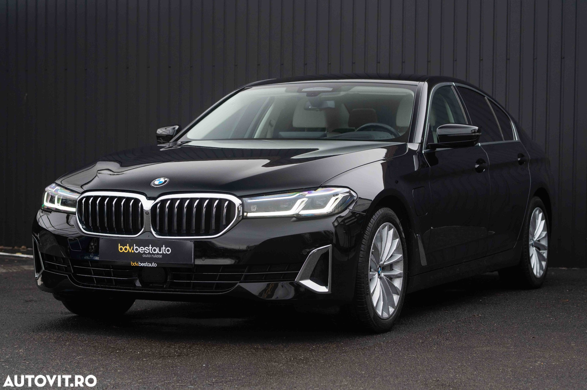 BMW Seria 5 545e xDrive AT PHEV - 32