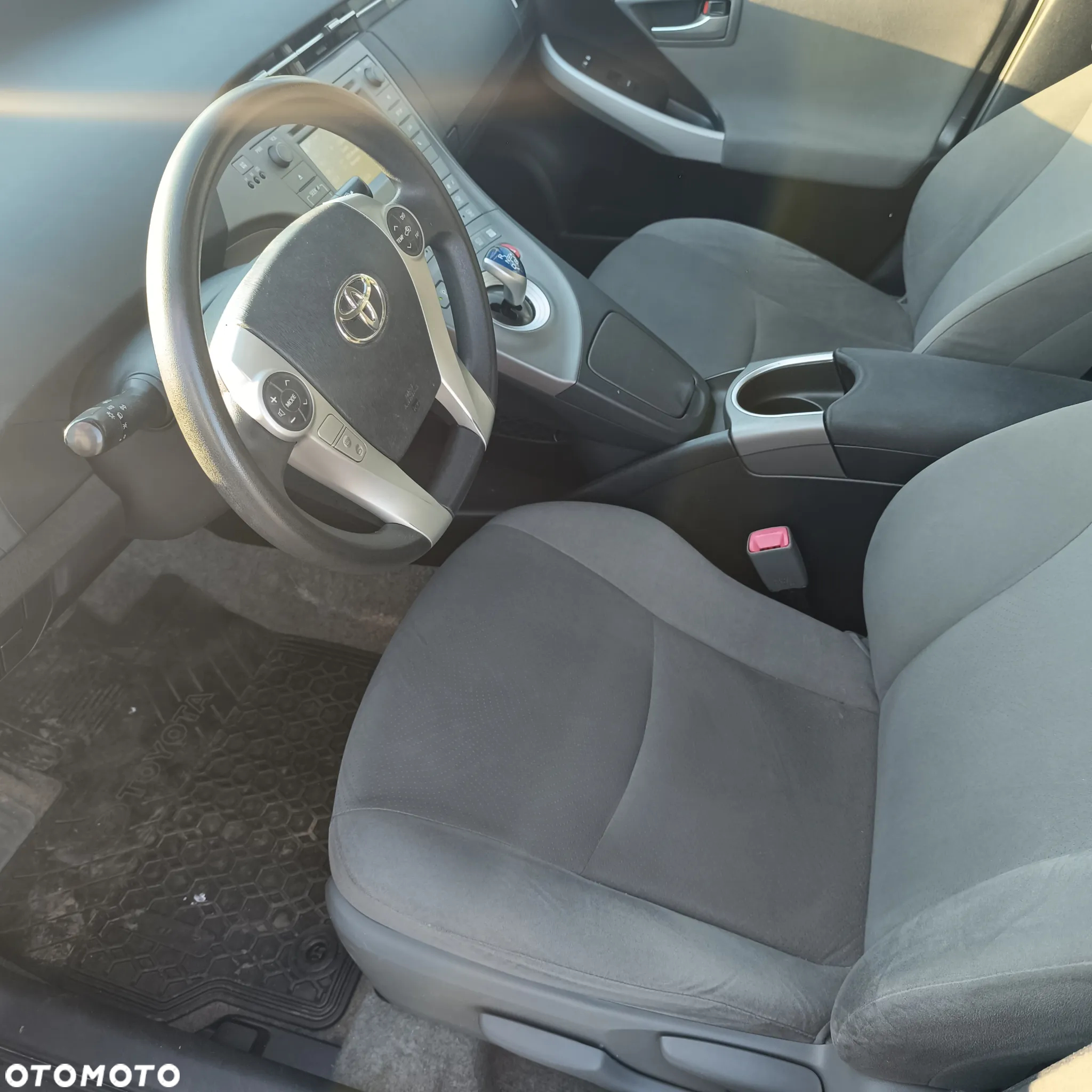 Toyota Prius (Hybrid) Life - 10