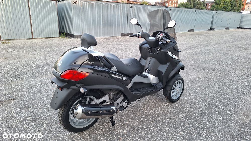Piaggio MP-3 - 11