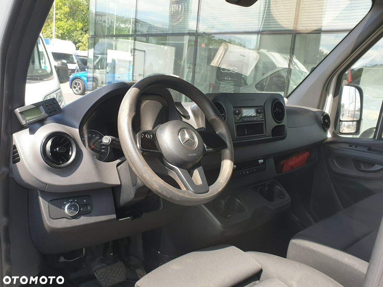 Mercedes-Benz Sprinter - 12