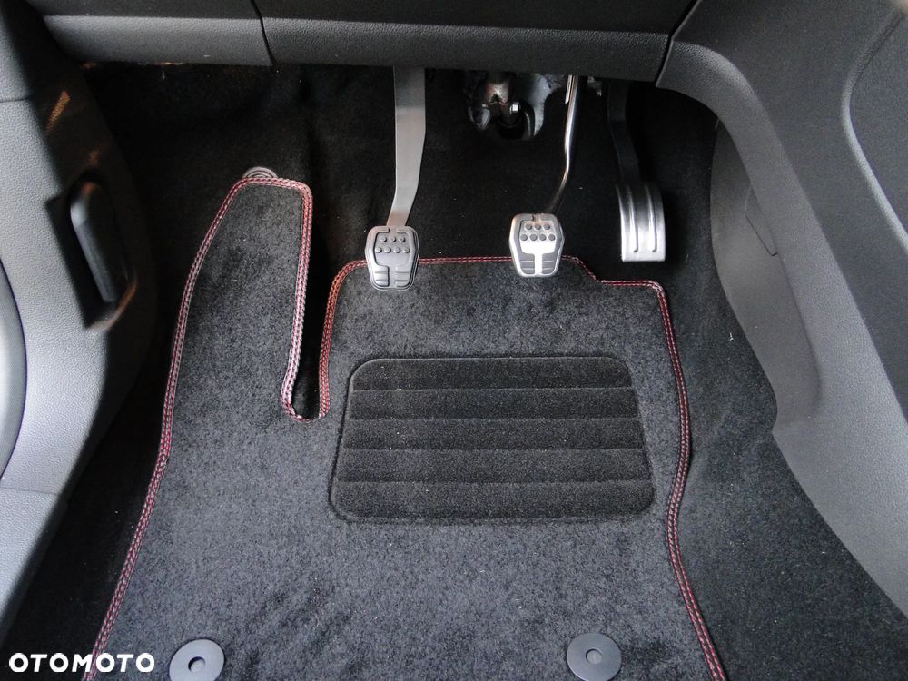 Ford Kuga 1.5 EcoBoost FWD ST-Line X - 35