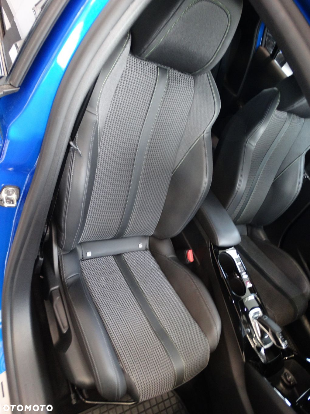 Peugeot 208 - 12