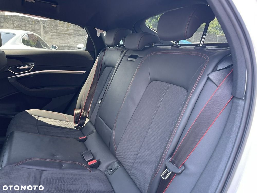 Audi Q8 Sportback e-tron - 12