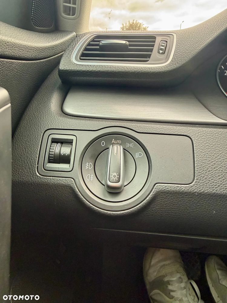 Volkswagen Passat 2.0 TDI Highline - 12