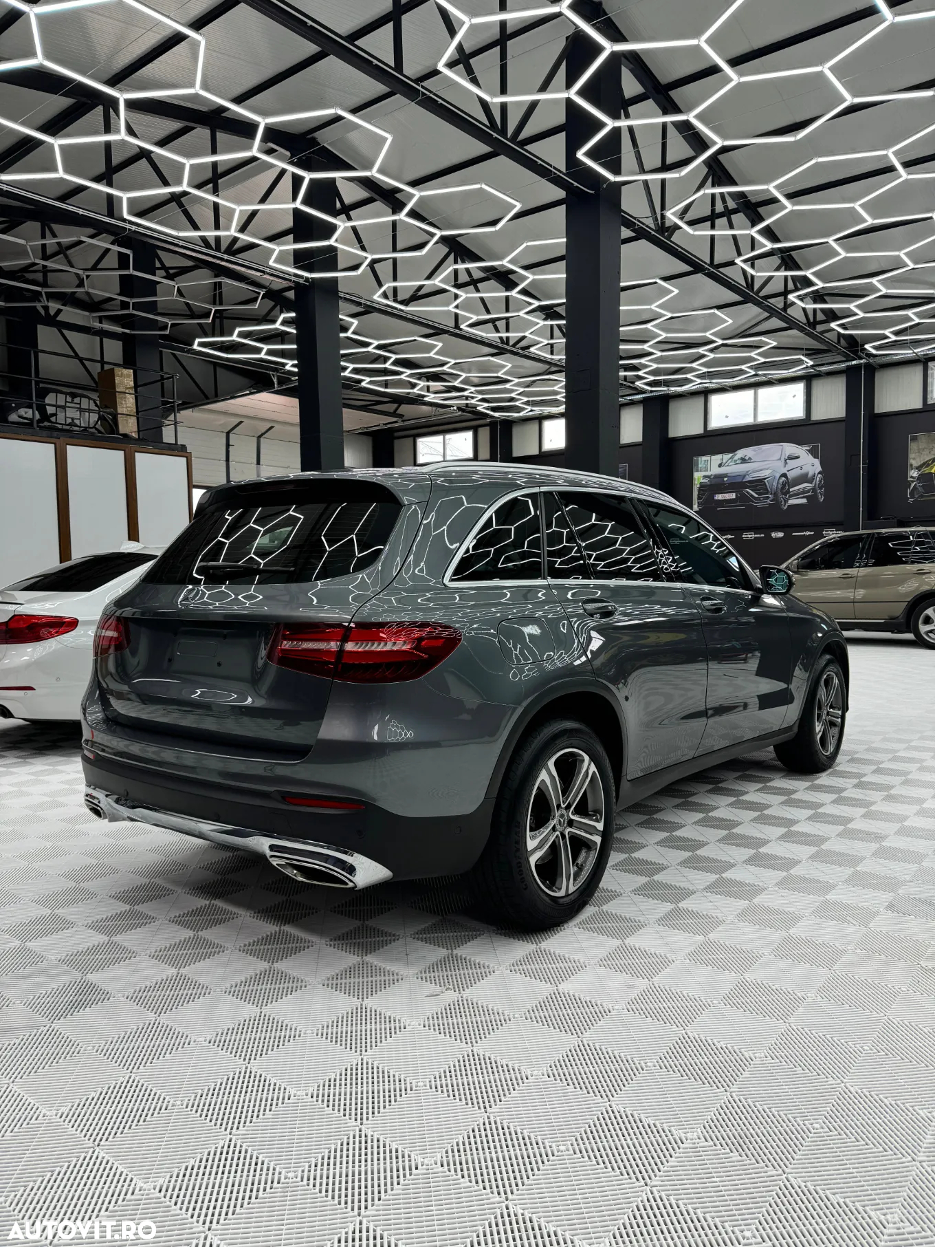Mercedes-Benz GLC 250 4MATIC - 4