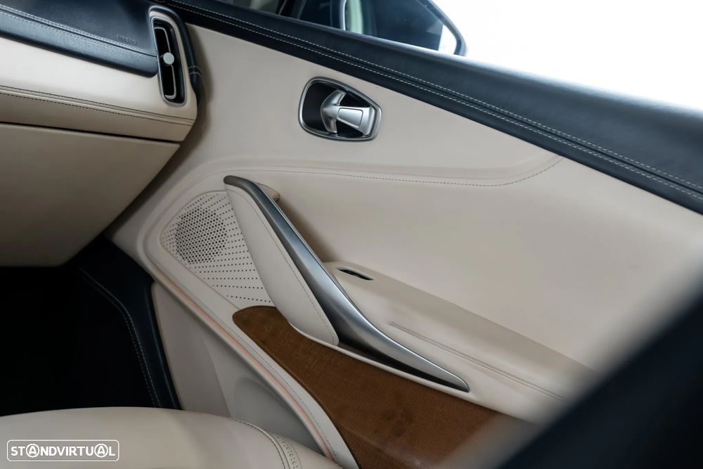 Aston Martin DBX Standard - 25