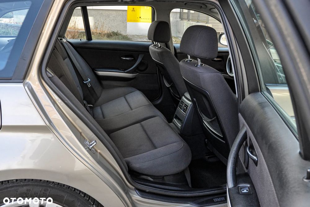 BMW Seria 3 320d DPF Efficient Dynamics Edition - 12