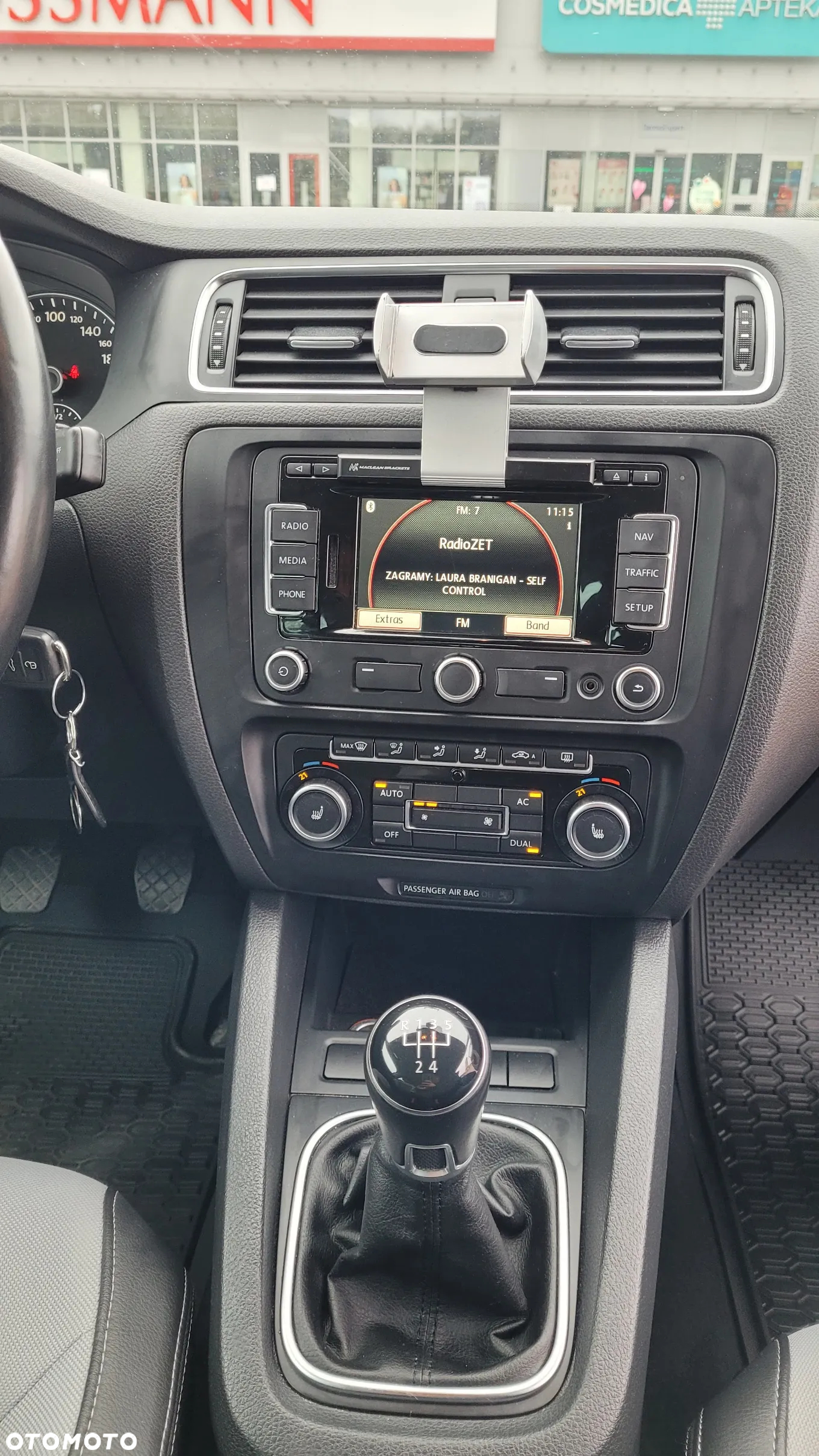 Volkswagen Jetta 1.6 TDI Highline - 11