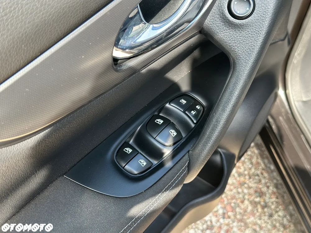 Nissan Qashqai 1.6 DIG-T N-Connecta - 27