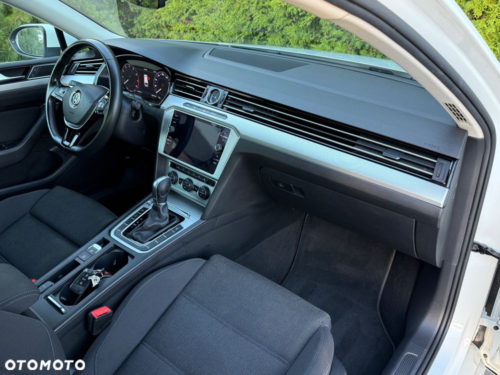 Volkswagen Passat - 12