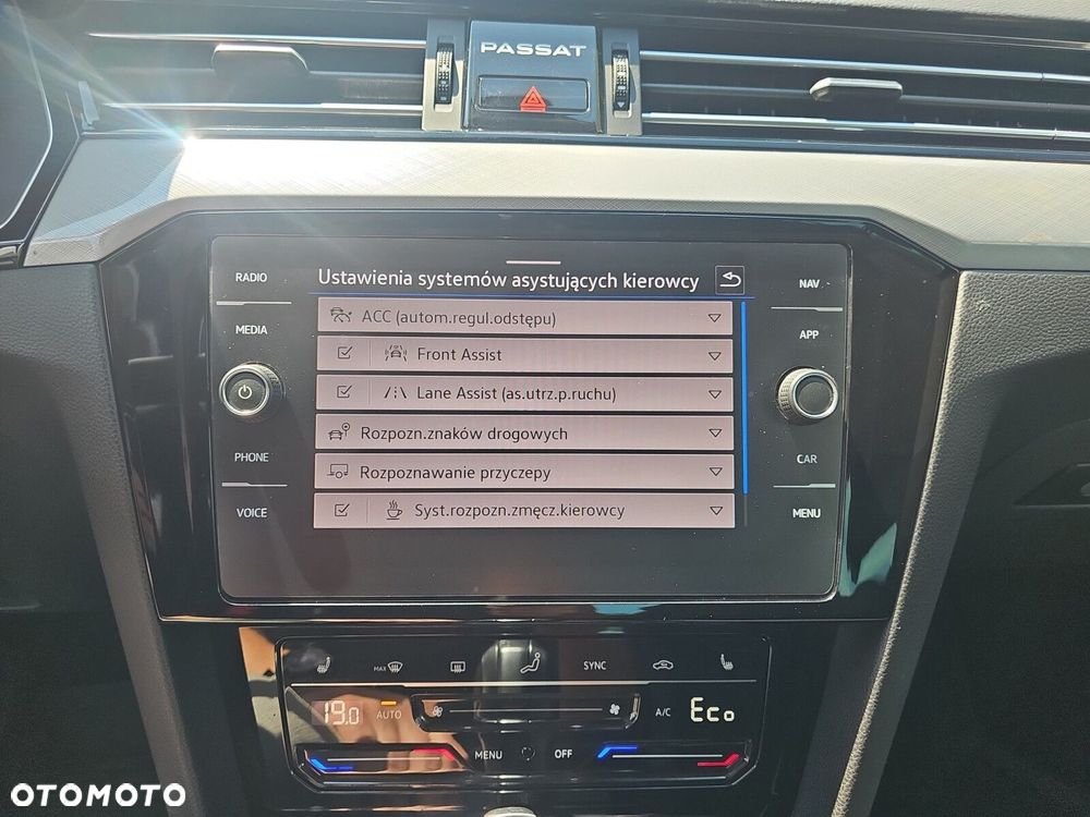 Volkswagen Passat - 34