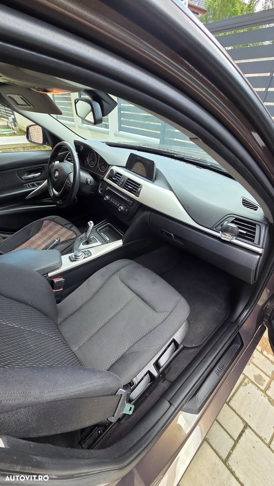 BMW Seria 3 318d Aut. Luxury Line - 11