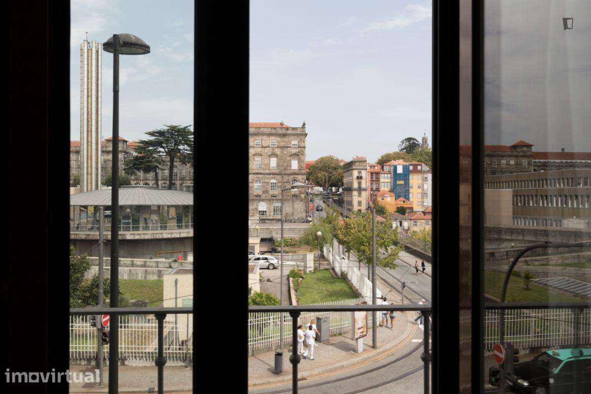 Quarto - localizado em Miragaia Porto - Grande imagem: 5/23