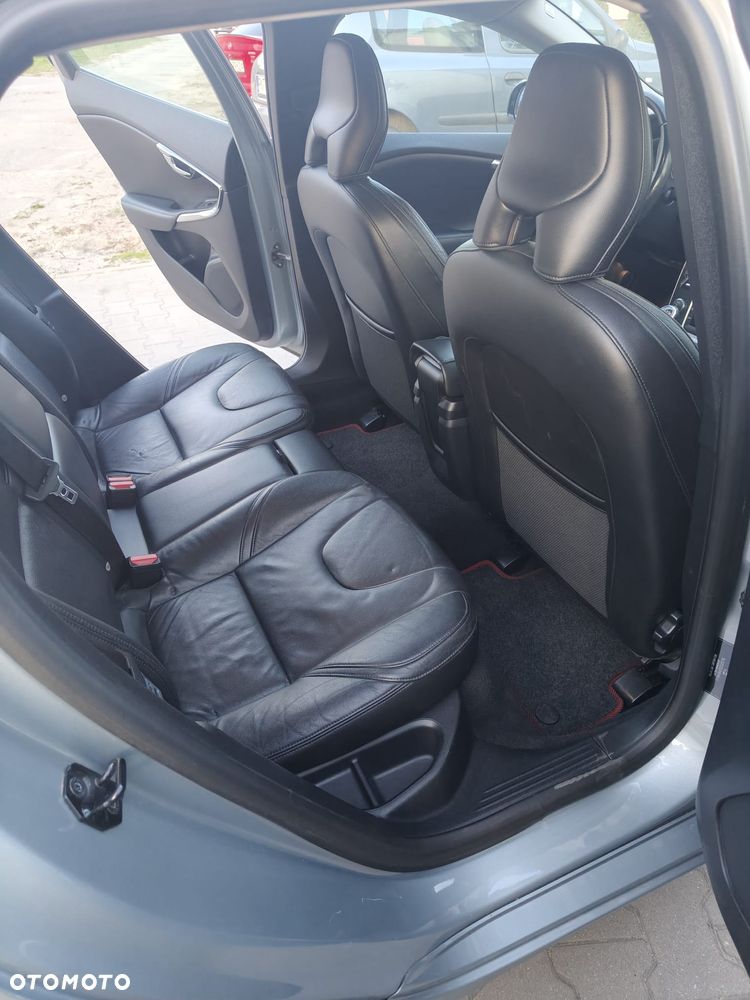 Volvo V40 D2 Momentum - 19