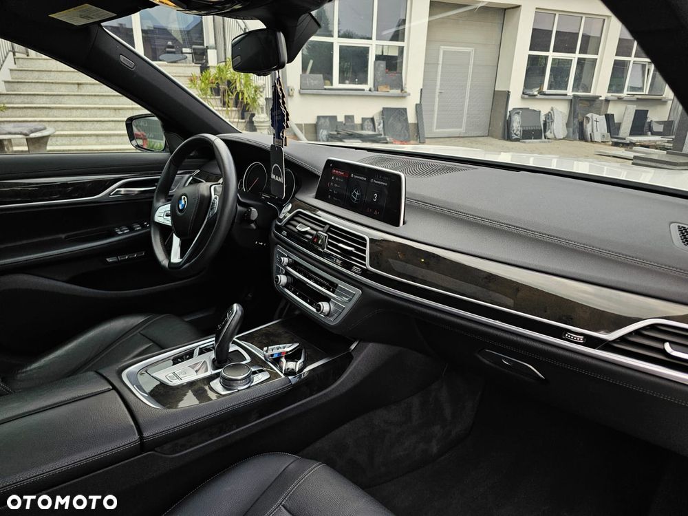BMW Seria 7 740Li - 30