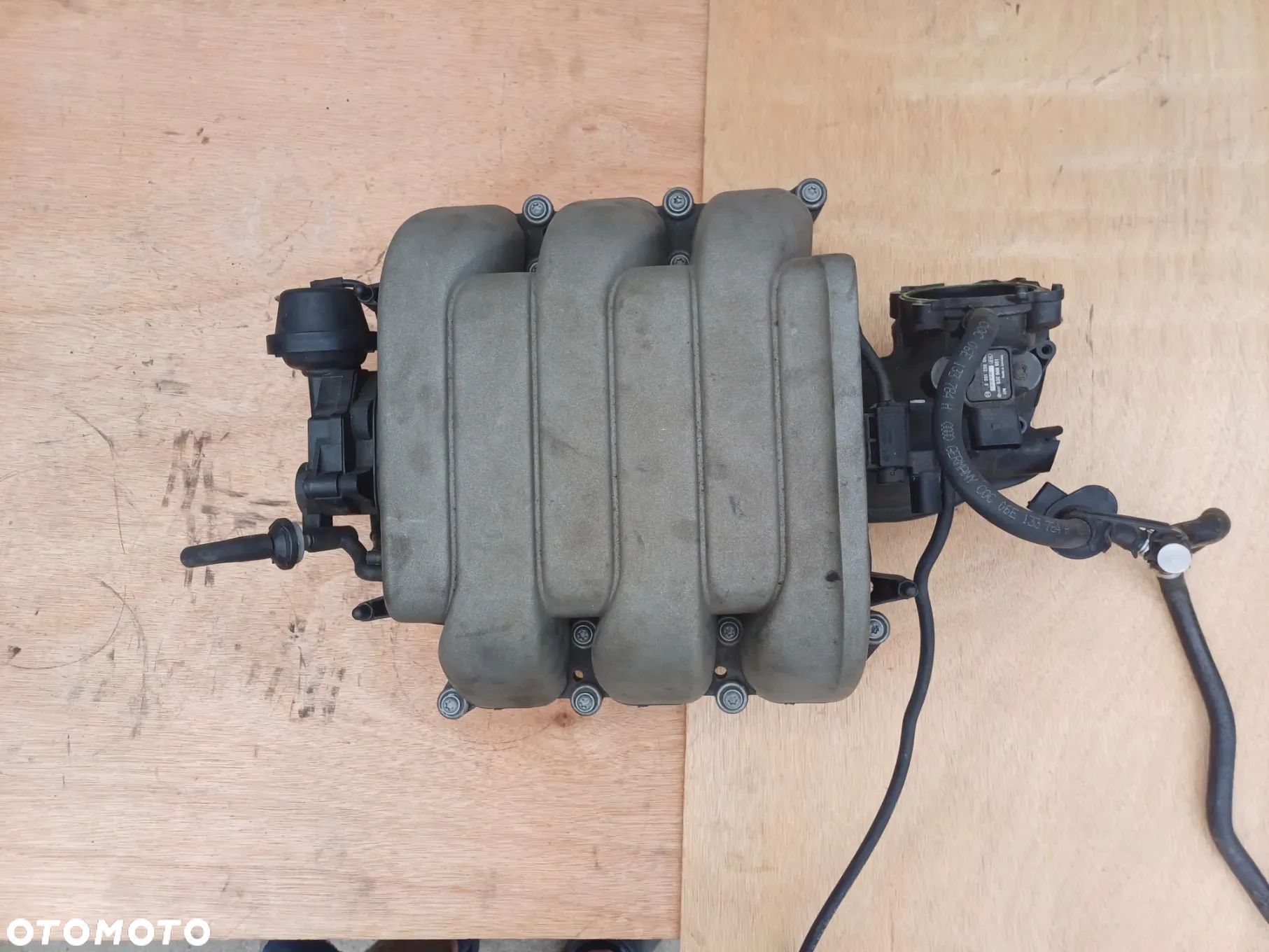 Kolektor ssacy Audi A5 3.2 FSI  06E133210L - 1