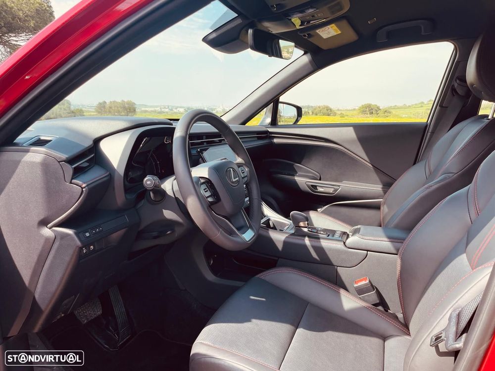 Lexus LBX Elegant - 9