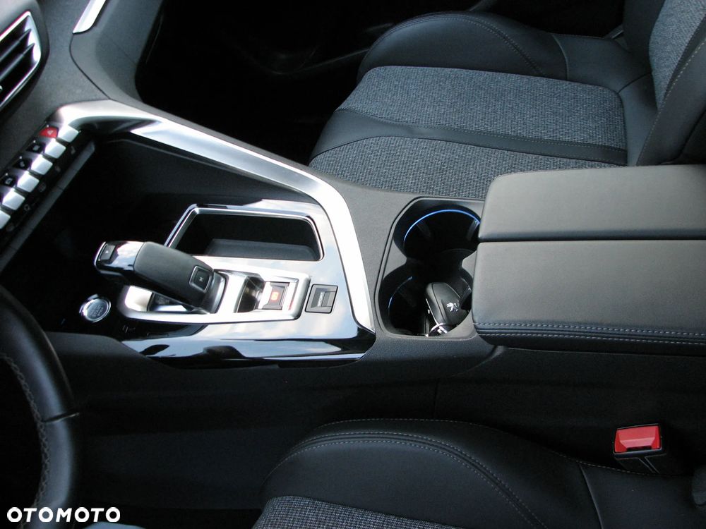 Peugeot 3008 BlueHDi 130 Stop & Start EAT8 Allure - 23