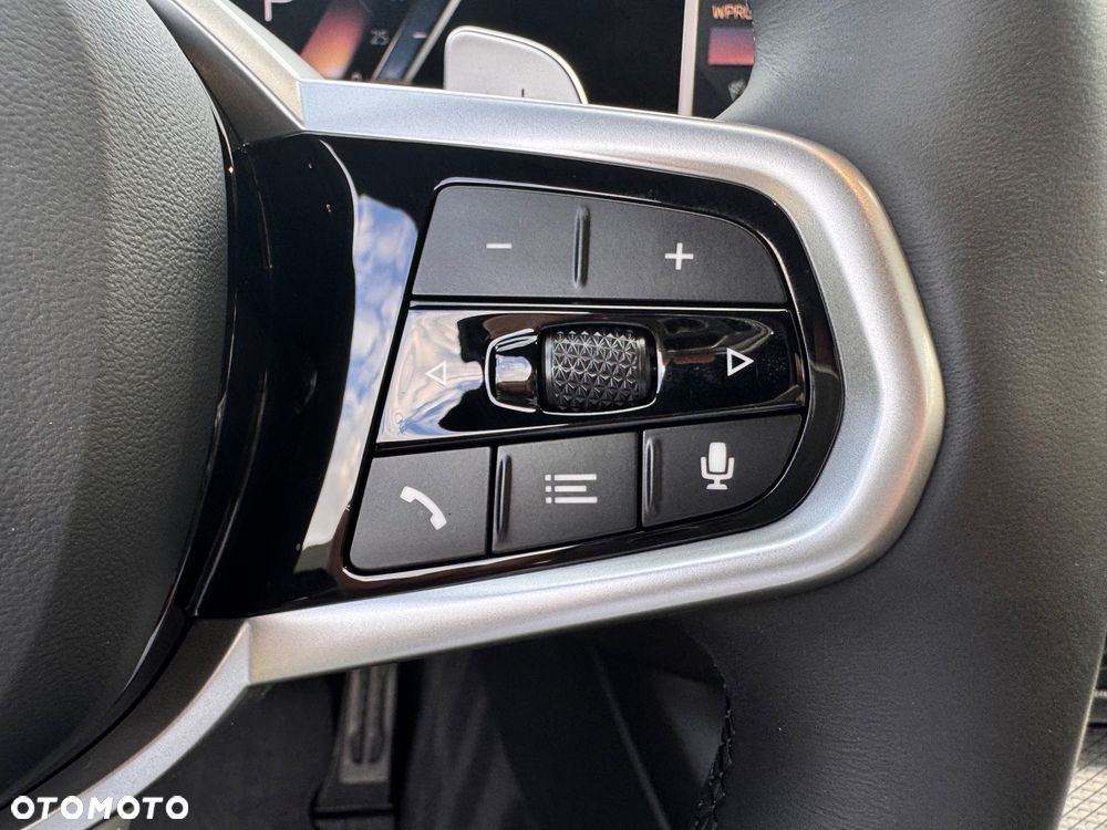 BMW Seria 3 330i xDrive M Sport - 34