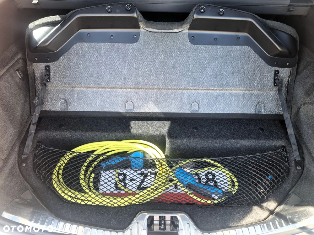 Volvo V60 D6 AWD Plug-in Hybrid R-Design Summum - 34