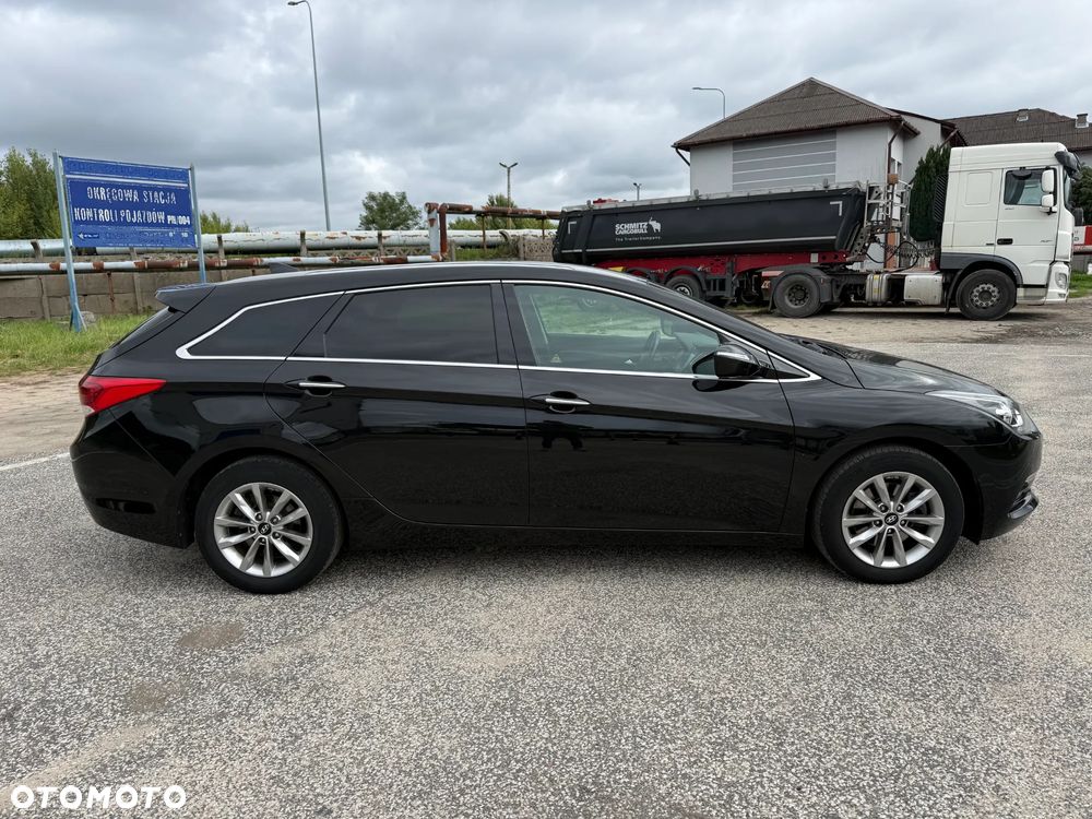 Hyundai i40 Kombi blue 1.6 Family+ - 11