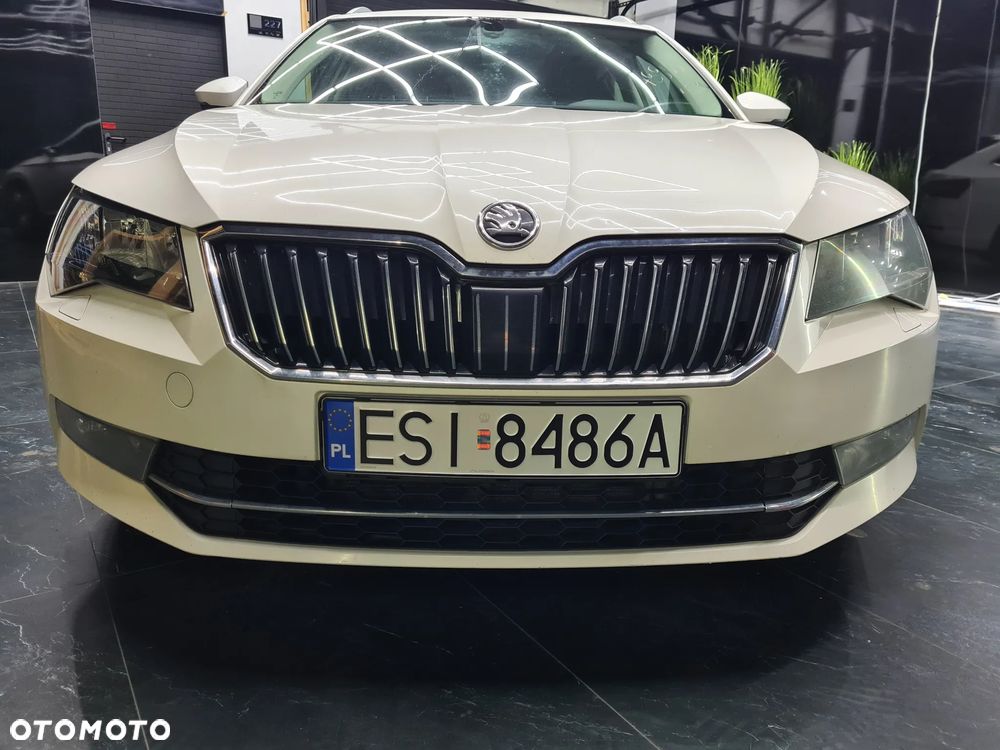 Skoda Superb 2.0 TDI DSG Sportline - 9