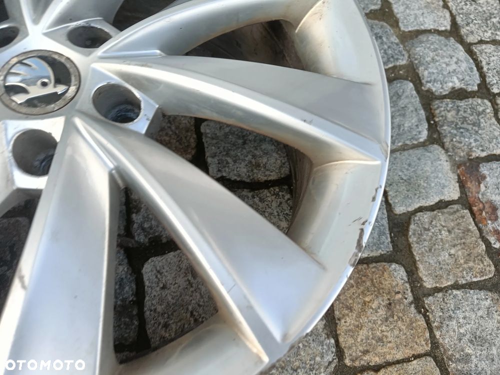 Felga aluminiowa 18 Skoda Superb 3 III 8Jx18H2 ET44 3V0601025AL - 7