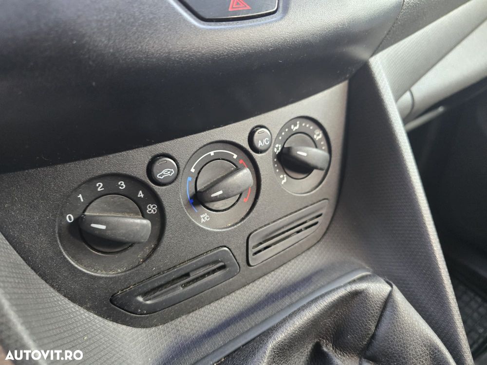 Ford Transit Connect - 8