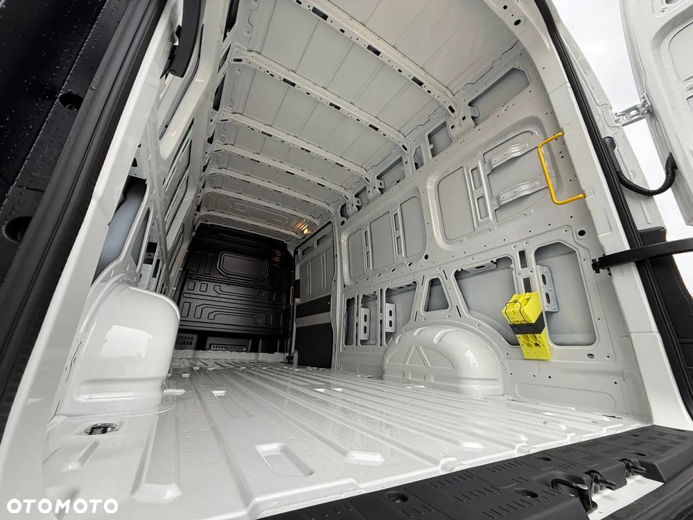 Volkswagen Crafter - 11