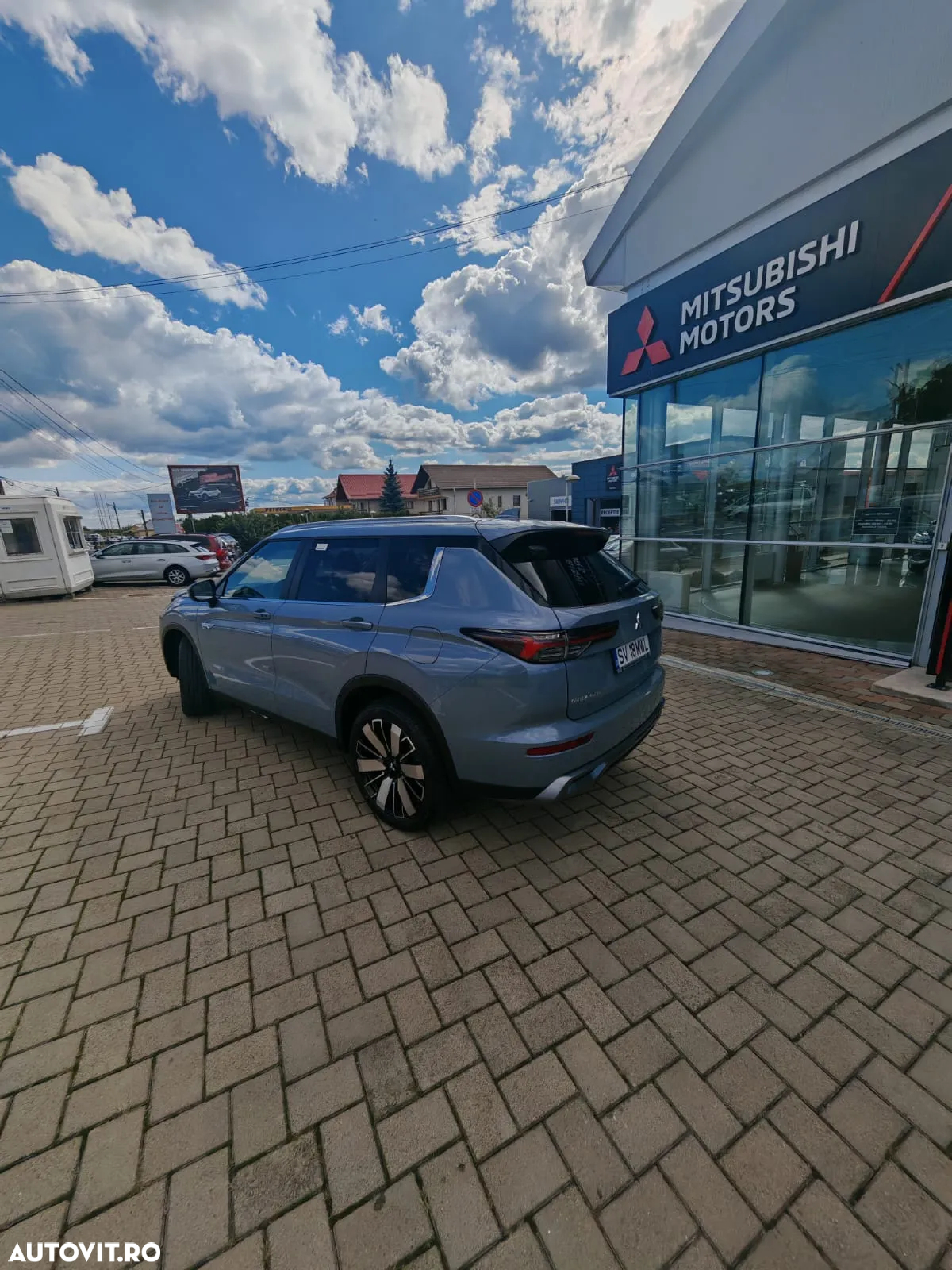 Mitsubishi Outlander 2.4 4WD Plug-In Hybrid - 11