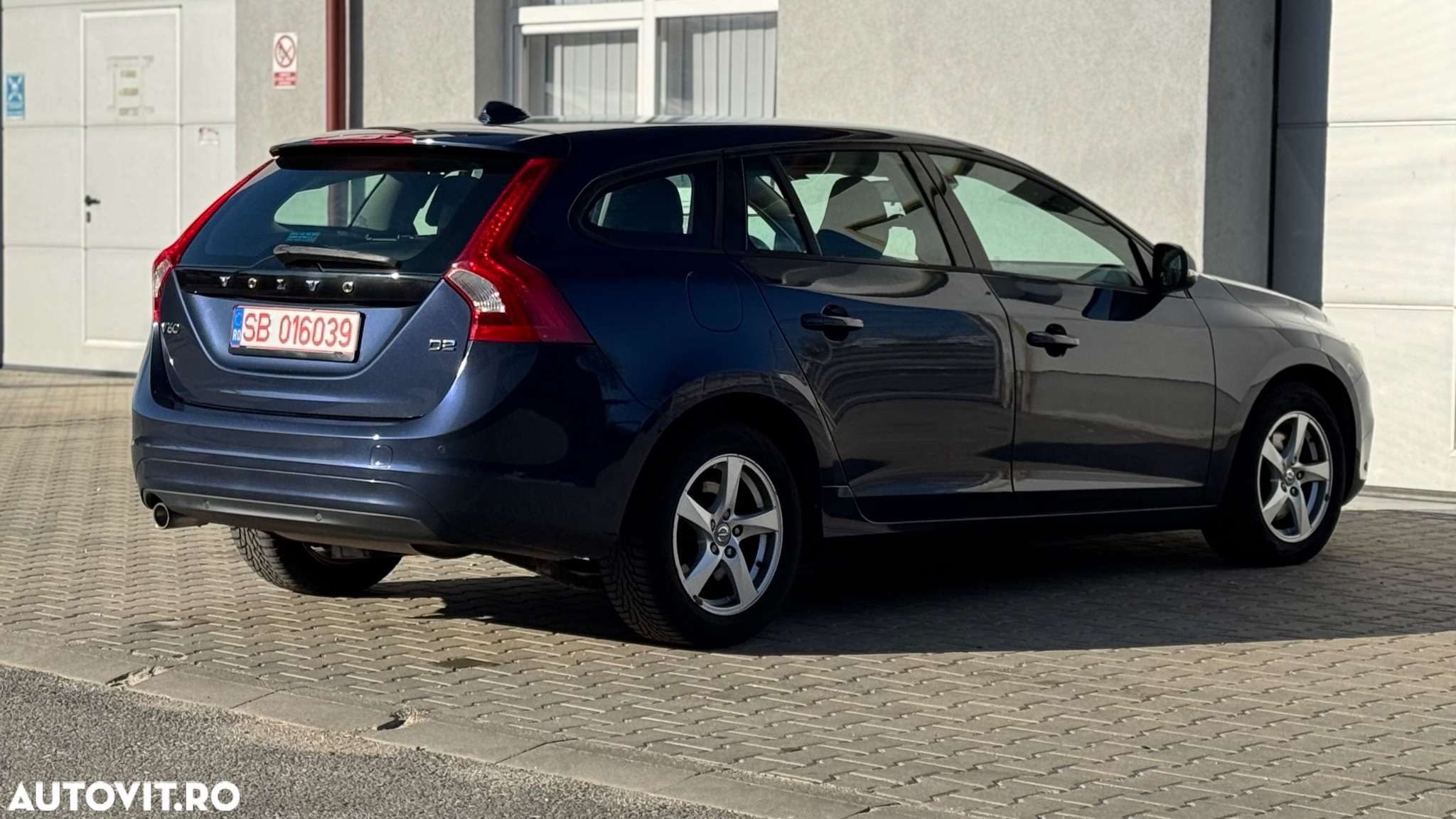 Volvo V60 D2 ECO Start-Stop Kinetic - 3