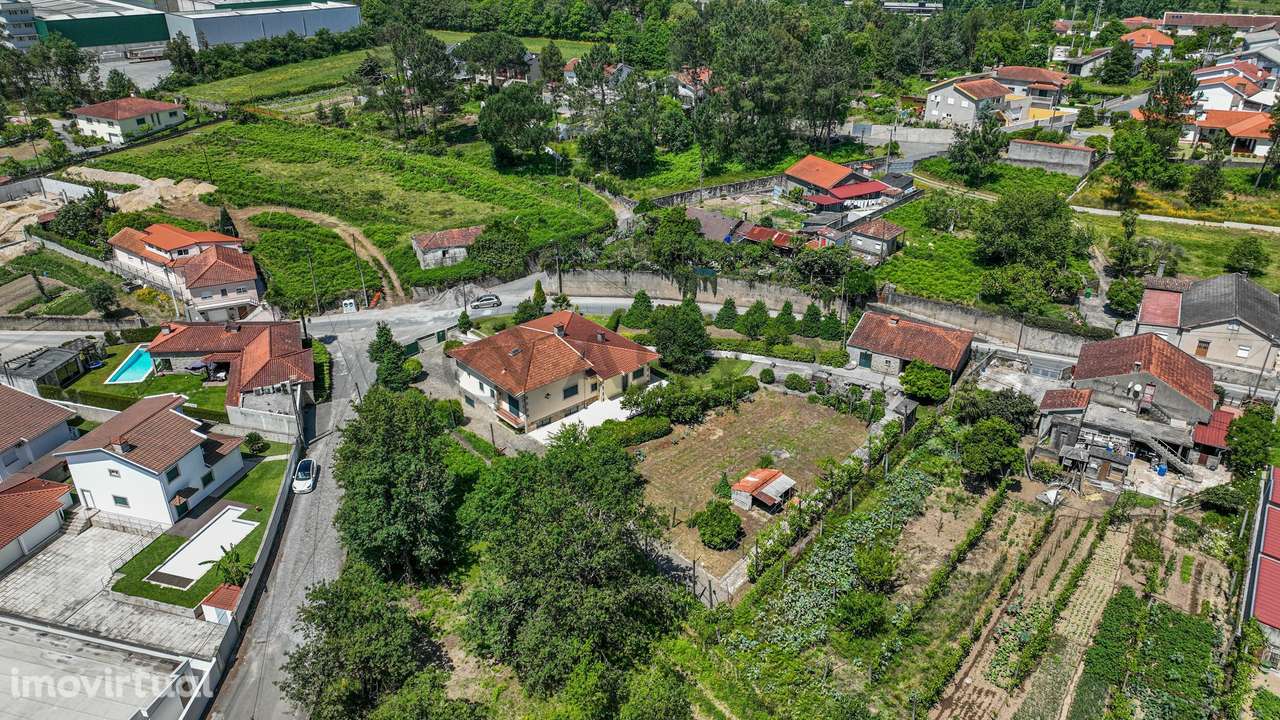 Moradia Individual T4 ( 2 Suítes ) e Casa de Pedra - Grande imagem: 4/52