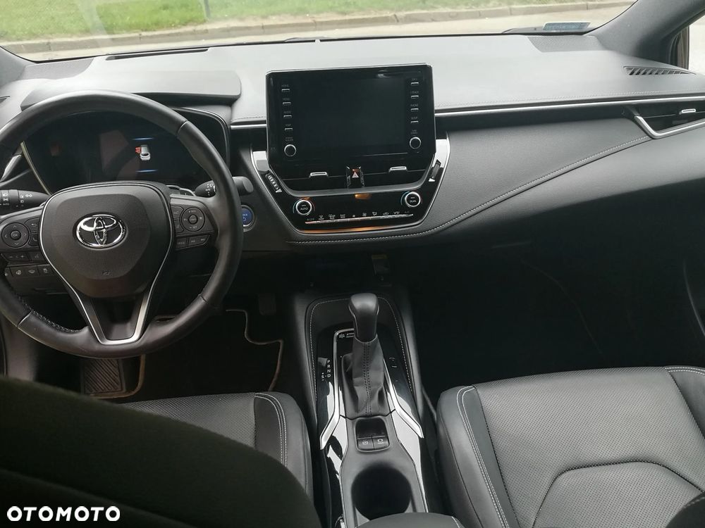 Toyota Corolla 2.0 Hybrid Executive - 11