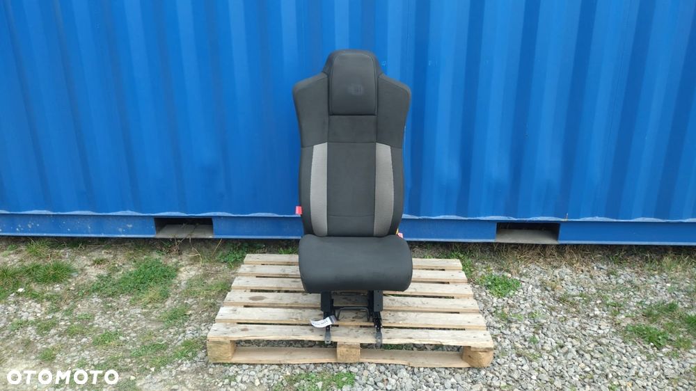FOTEL PASAŻERA RENAULT TRUCK D T C K MIDLUM PREMIUM NO 326/001 - 1